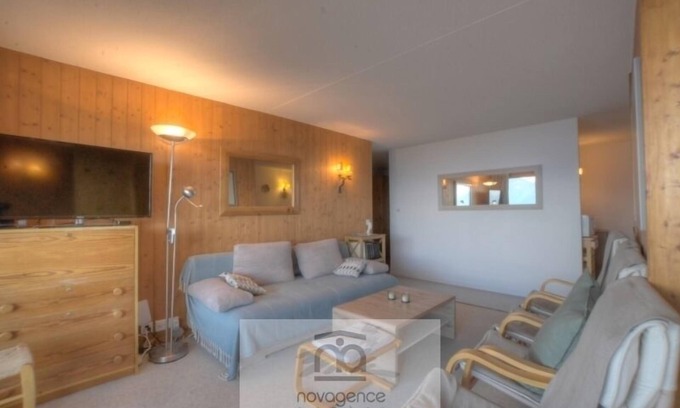 Anzere Apartment | Apartment with entrance corridor, 2 bedrooms and 1 bathroom/WC. The first bedroom has 2 single beds