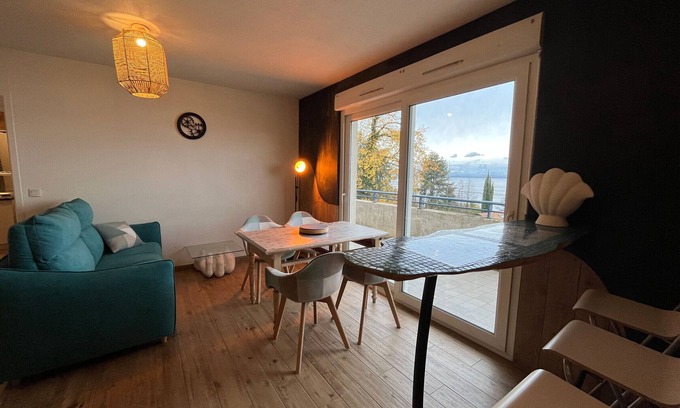 Publier Apartment | Apartment with pool and parking in Évian-les-Bains