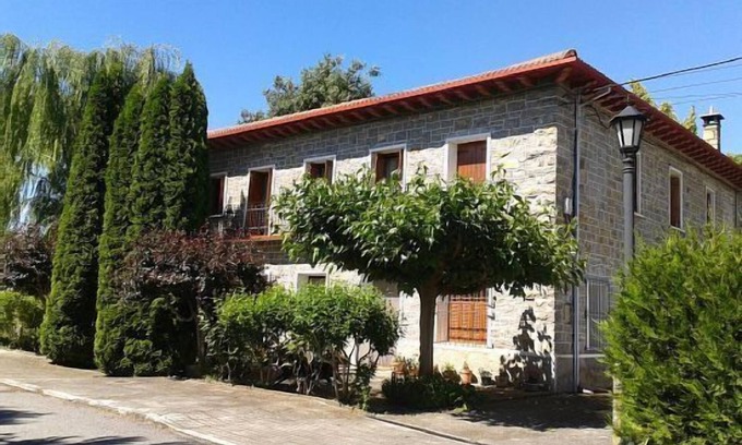 Mediano Apartment | Apartment with garden and views of the Pyrenees