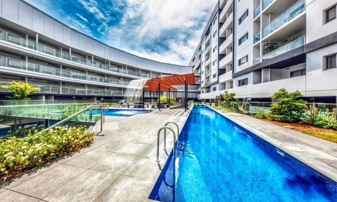 Greenway Apartment | Apartment with lake view