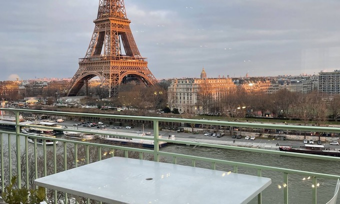 Passy Apartment | Apartment with large balcony and incredible view of the Eiffel Tower and Seine