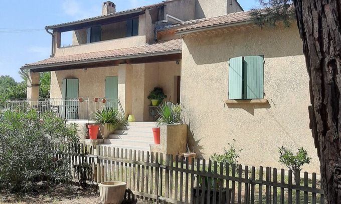 Uzes Apartment | Apartment with large garden and parking, Uzès