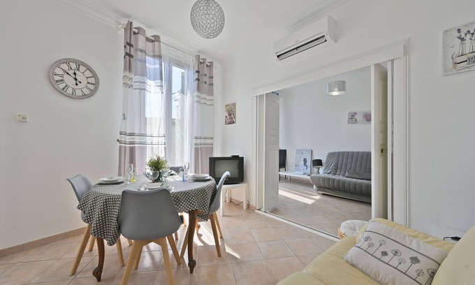 Mont Duplan Apartment | Apartment with lovely view of park 5 minutes from the center on foot