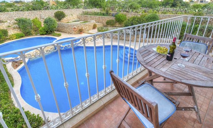 Qala Apartment | Apartment with pool-Hosted by Sweetstay
