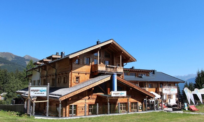 Schonbach Apartment | Apartment with Sauna and Ski In/Out