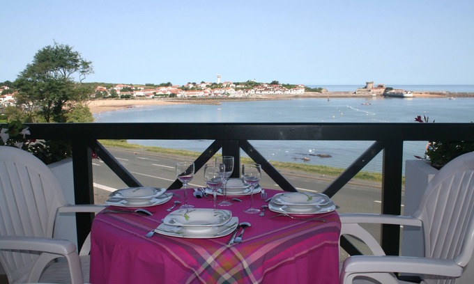 Ciboure Apartment | Apartment with sea view, facing the fort of Socoa and the bay of St Jean de Luz 3 *