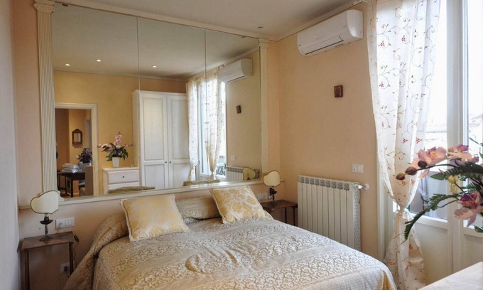 Sant' Ambrogio Apartment | Apartment with wide terrace in the heart of Florence, Air conditioning,Wi-Fi.