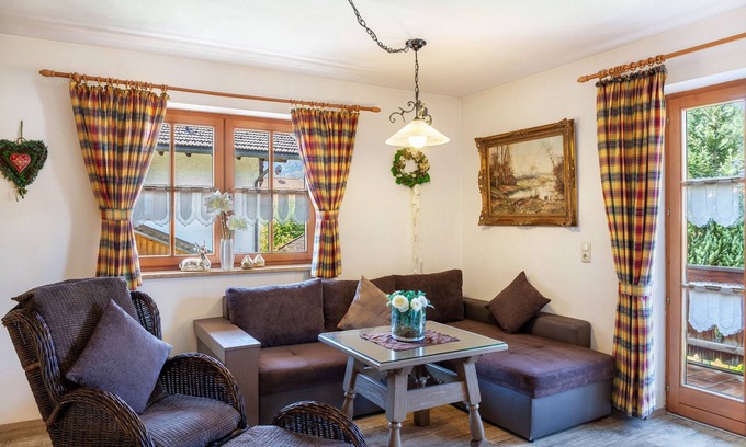 Mittenwald Apartment | Apartment 'Wohnung 1' with Mountain View, Balcony and Wi-Fi