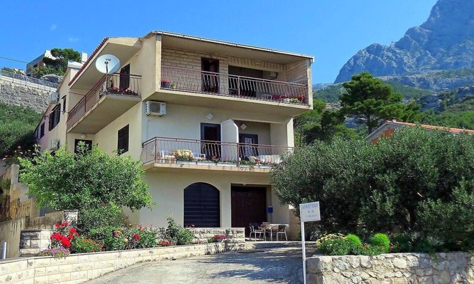 Krvavica Apartment | Apartment Zdenko, (11037), Baška Voda, hr