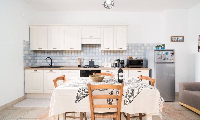 Cala Liberotto Apartment | Apartment 'Ziu Jori' with Private Terrace, Shared Garden and Wi-Fi