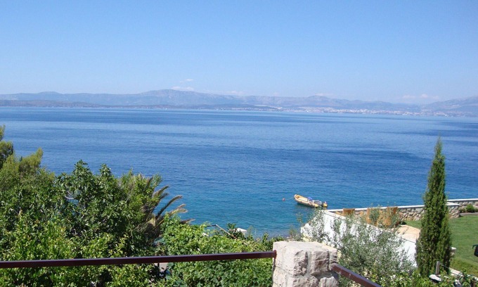 Stomorska Apartment | Apartment Zlatko Slobodan - by sea: A1(4) - Stomorska, Island Solta, Croatia