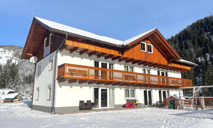 Reichenau Apartment | Apartment 'Zum Klammlhof' with Mountain View, Private Terrace and Wi-Fi