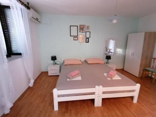 Sibinj Krmpotski House | Apartments and rooms Sanja