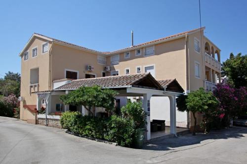 Zrce House | Apartments and Rooms Vesna Novalja