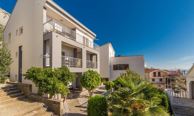 Brist Apartment | Apartments by the sea Brist, Makarska - 11078