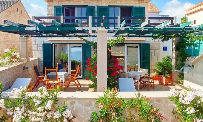 Povlja Apartment | Apartments Ennio, (11485), Povlja, hr