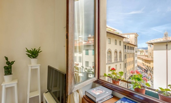Oltrarno Apartment | Apartments Florence - Piazza Santa Felicita