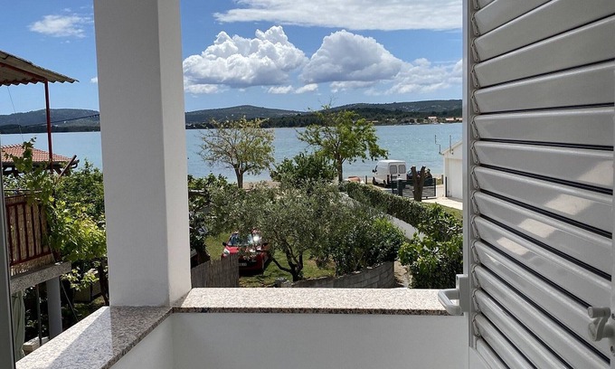 Turanj Apartment | Apartments Roko - One bedroom apartment with balcony and sea view (A2)