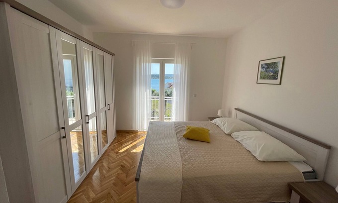 Turanj Apartment | Apartments Roko- One bedroom apartment with balcony and sea view (A3)