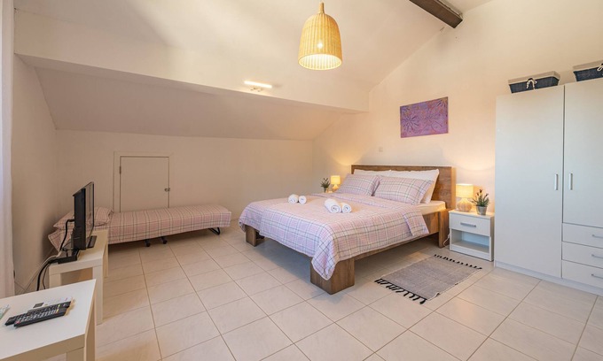 Vrboska Apartment | Apartments Iskra