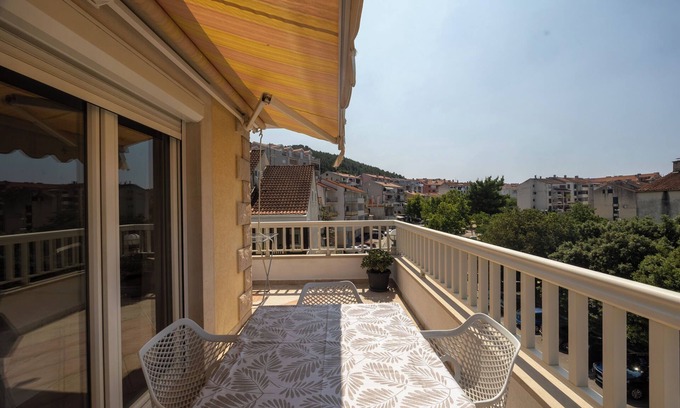 Istok Apartment | Apartments Ivo (36191-A2) - Makarska