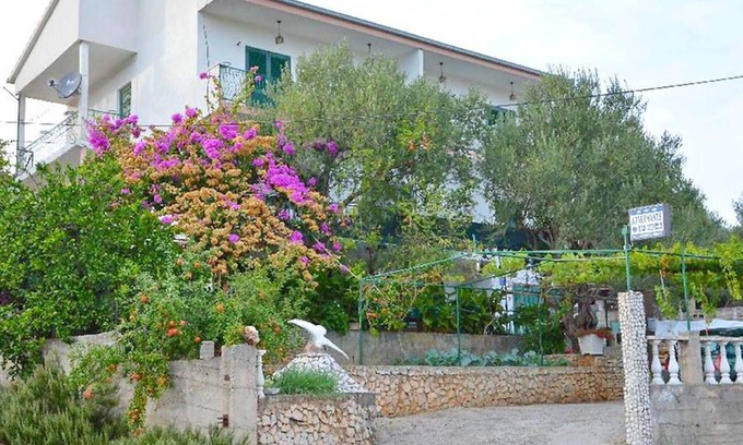 Poljica Apartment | Apartments Jasminka, (8455), Marina, hr