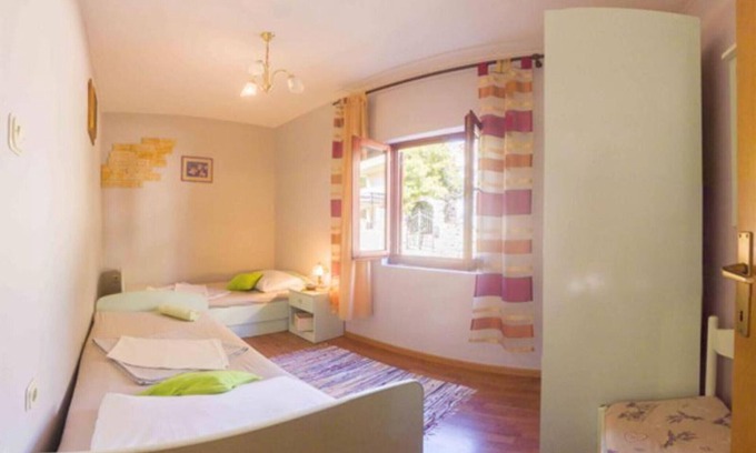 Milna Apartment | Apartments Jukica - Three Bedroom Apartment With Sea View