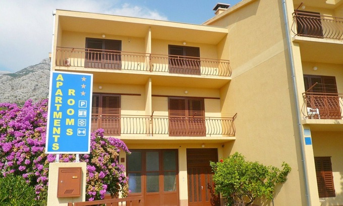 Istok Apartment | Apartments Justina, (16428), Makarska, hr