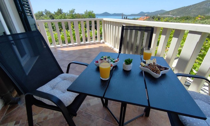 Banici Apartment | Apartments Kola - Two Bedroom Apartment with Terrace and Sea View (1)