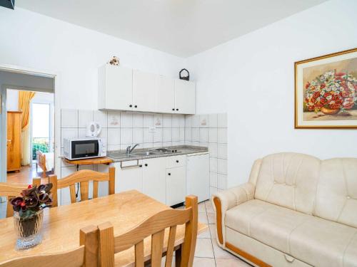 Lumbarda Apartment | Apartments Nikolina LU - Two-Bedroom Apartment with Balcony
