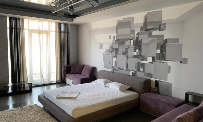 Dniprovs'kyi District Apartment | Apartments Raisy Okipnoi