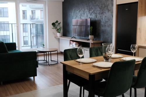 Srodmiescie Apartment | Apartments Space and More, Dmowskiego - 20 minut do RYNKU, Self Check-In 24H, Parking