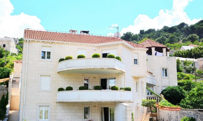 Pucisca Apartment | Apartments Tonka, (14491), Pucišca, hr