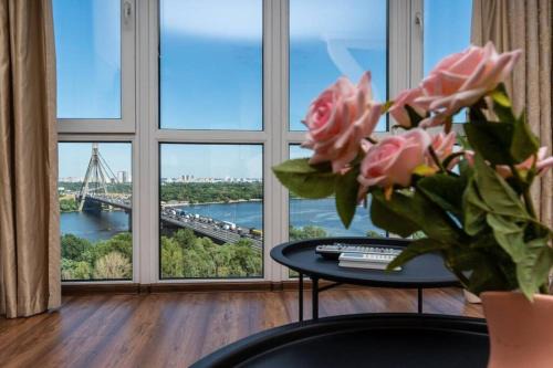 Obolon' Apartment | Apartments with crazy panoramic view of the Dniepr