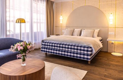 Old Town Hotel | Apeiro City Avant-garde Hotel