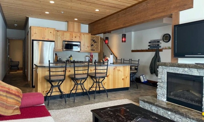 Okanagan-Similkameen House | Apex Mountain ~ Everything you need to relax
