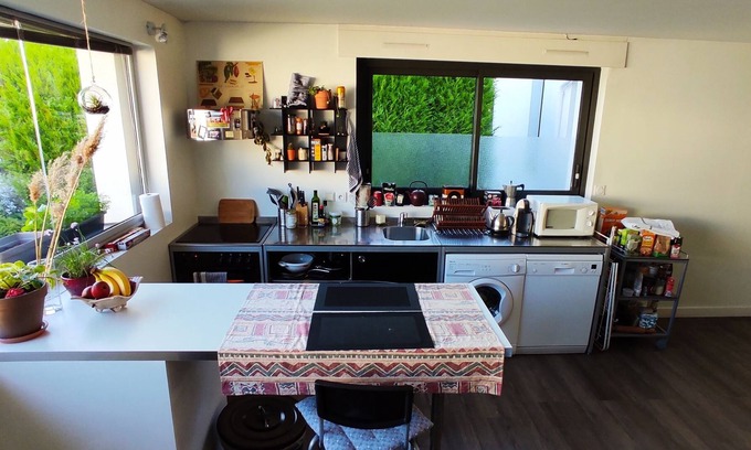 Saint-Sebastien-sur-Loire Apartment | Appartement 4 Pers. au Calme Avec Parking Gratuit