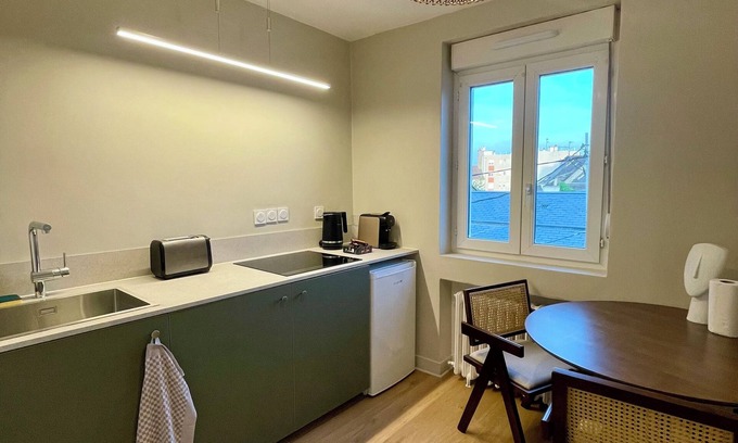 Miroir - Batignolles Apartment | Appart N°6 | Station | 2 Persons