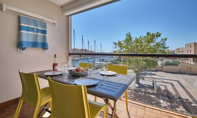 Port Rive Gauche Apartment | appart. new in quiet residence. Swimming pool and parking. beautiful view of marina