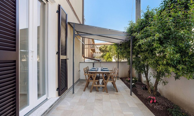 Fiumaretta Apartment | 'Appartamento 2' Near the Beach with Wi-Fi & Garden