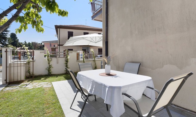 Fiumaretta Apartment | 'Appartamento 3' Near the Beach with Wi-Fi & Balcony