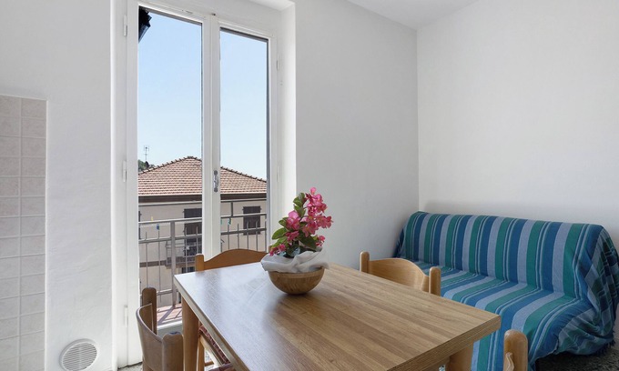 Fiumaretta Apartment | 'Appartamento 9' Near the Beach with Wi-Fi & Balcony