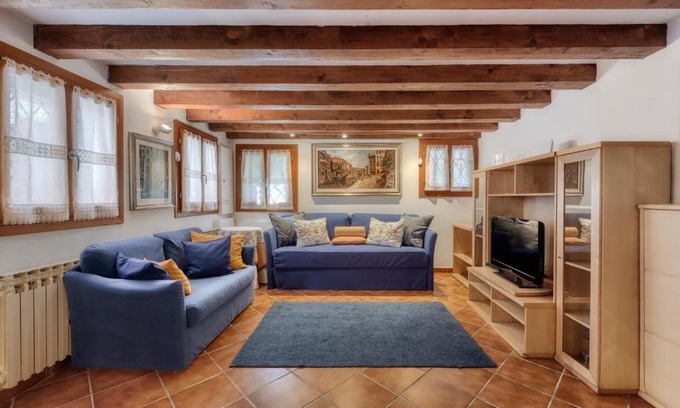Castello Apartment | Appartamento in Ruga Giuffa
