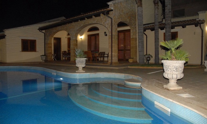 Mazara del Vallo Villa | APPARTAMENTOSIGNORILE A BORDO PISCINA IN VILLA DI LUSSO CON PISCINA CONDIVISA