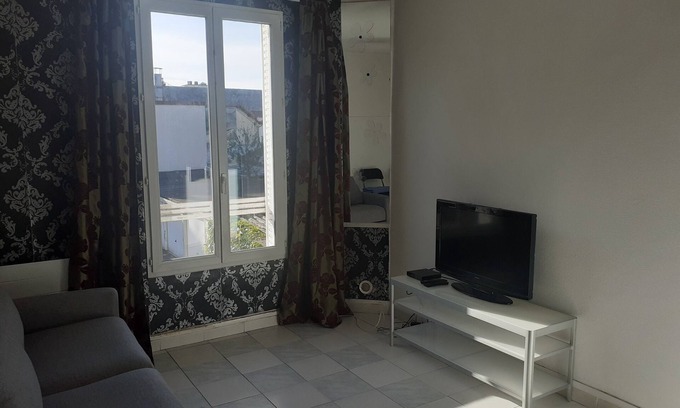 Les Pavillons-sous-Bois Apartment | Appartement Plein Centre Ville