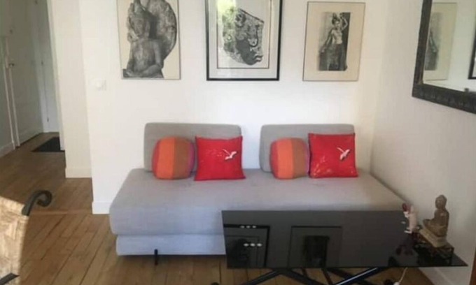 Republique–Point-du-Jour Apartment | Appartement Contemporain Entièrement Rénové Récemment, Élégant et Lumineux