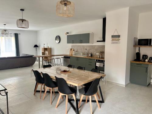 Saint-Cannat Apartment | Appartement 100 m carré pour 6 personnes