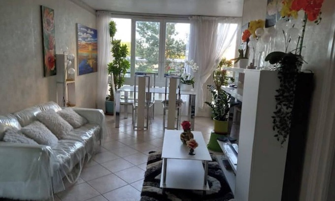 Meudon-la-Foret Apartment | Appartement 3 Chambres Proche de Paris des Lacs et de la Foret