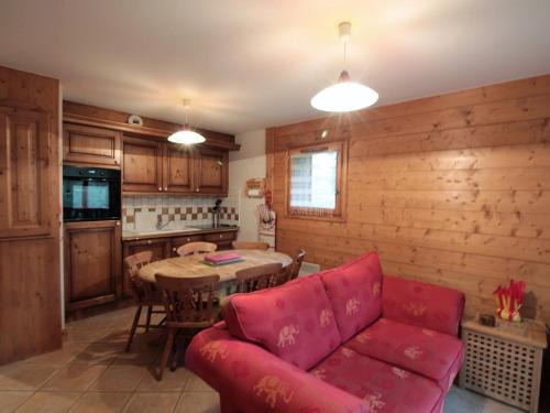 Les Carroz-d'Araches Apartment | Appartement 3 pièces cabine, 6 pers, face au spa et au ski bus, proche pistes et commodités - FR-1-572-45