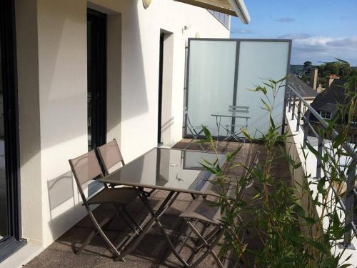 Perros-Guirec Apartment | Appartement 3* rénové avec terrasse et parking, au centre de Perros-Guirec, 5 personnes - FR-1-368-166